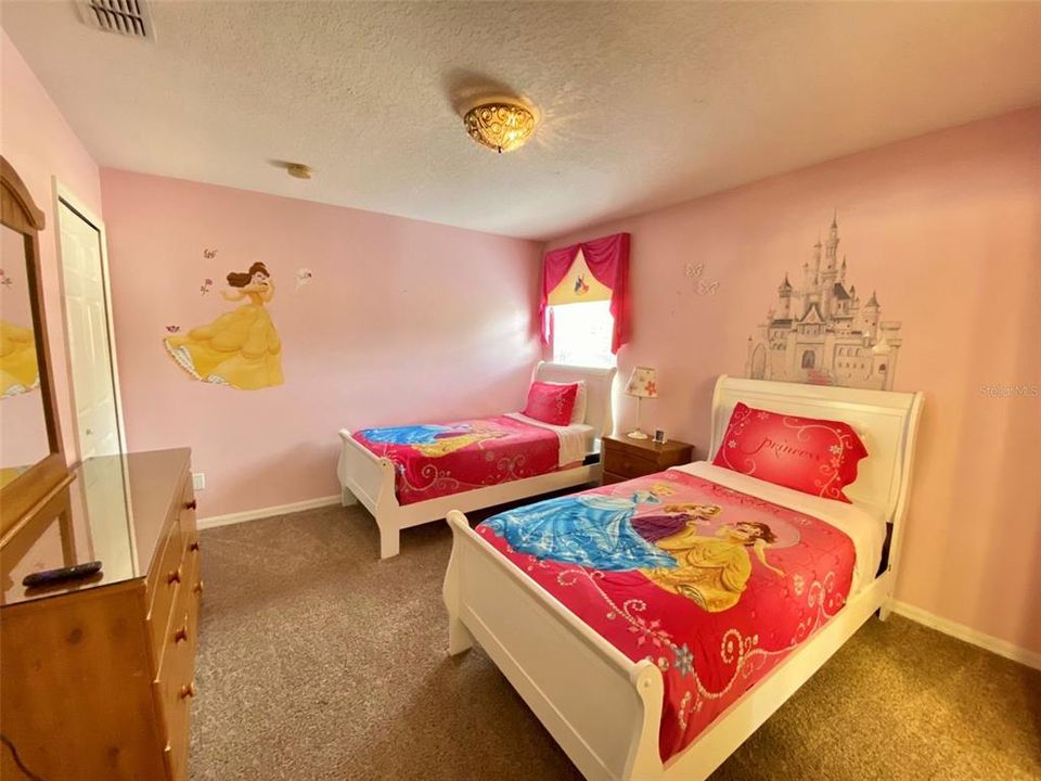 For Sale: $550,000 (7 beds, 6 baths, 2904 Square Feet)