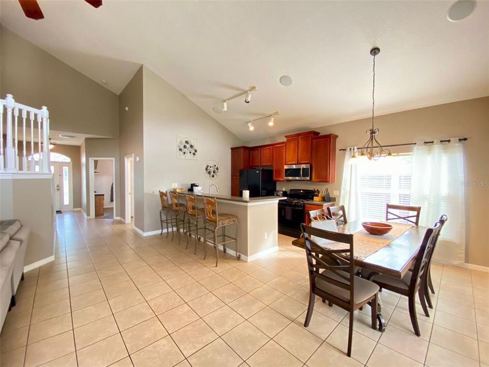 For Sale: $550,000 (7 beds, 6 baths, 2904 Square Feet)