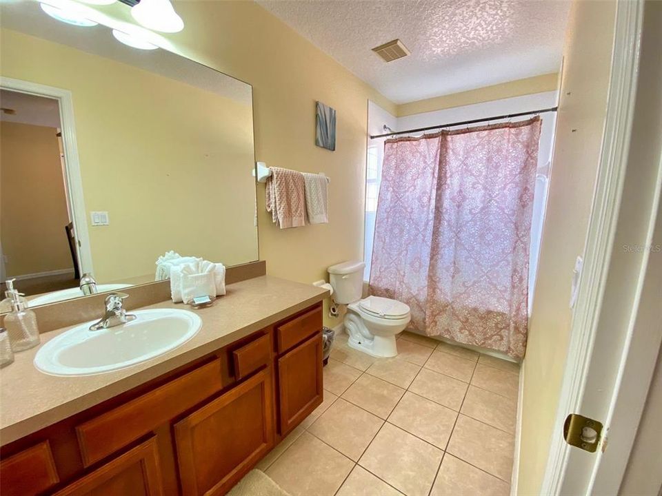 For Sale: $550,000 (7 beds, 6 baths, 2904 Square Feet)