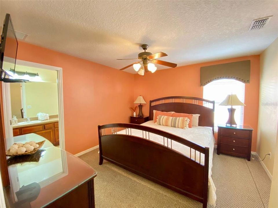 For Sale: $550,000 (7 beds, 6 baths, 2904 Square Feet)