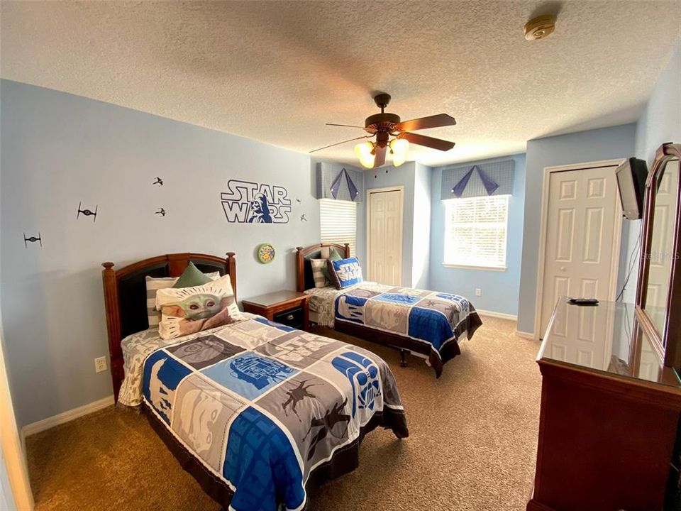 For Sale: $550,000 (7 beds, 6 baths, 2904 Square Feet)