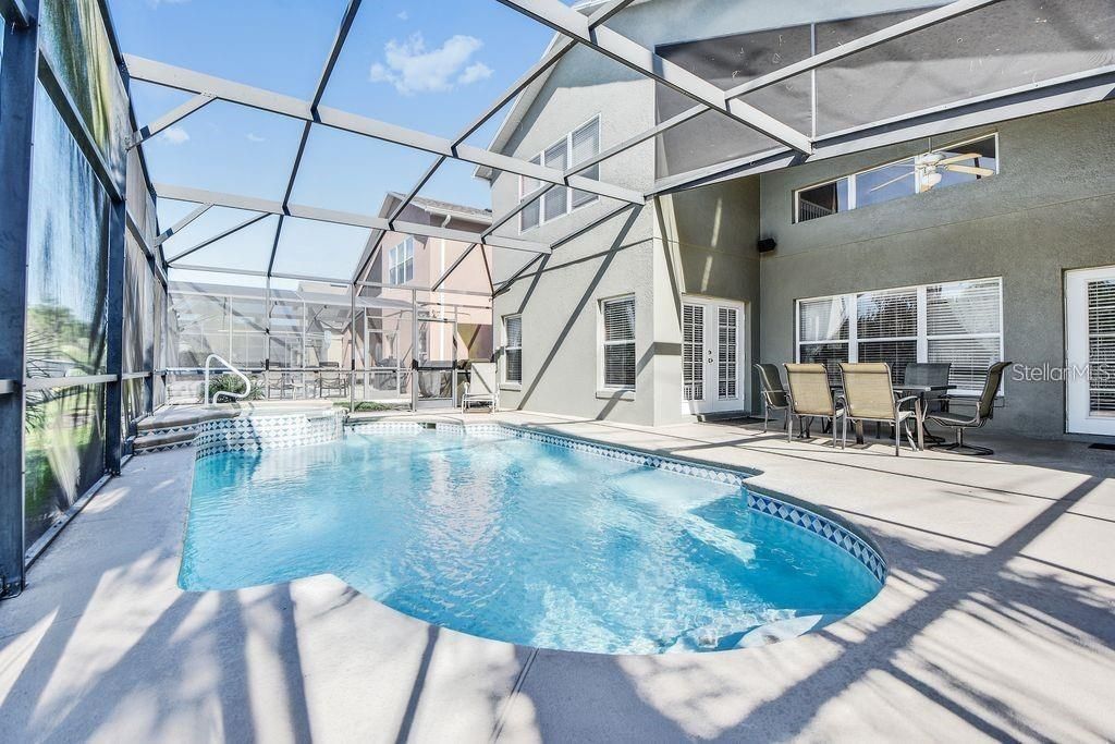 For Sale: $550,000 (7 beds, 6 baths, 2904 Square Feet)