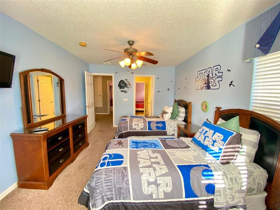 For Sale: $550,000 (7 beds, 6 baths, 2904 Square Feet)