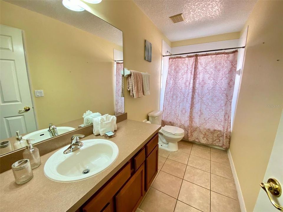 For Sale: $550,000 (7 beds, 6 baths, 2904 Square Feet)