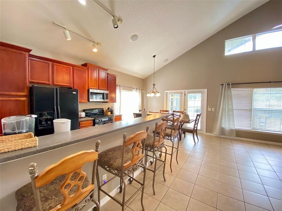 For Sale: $550,000 (7 beds, 6 baths, 2904 Square Feet)