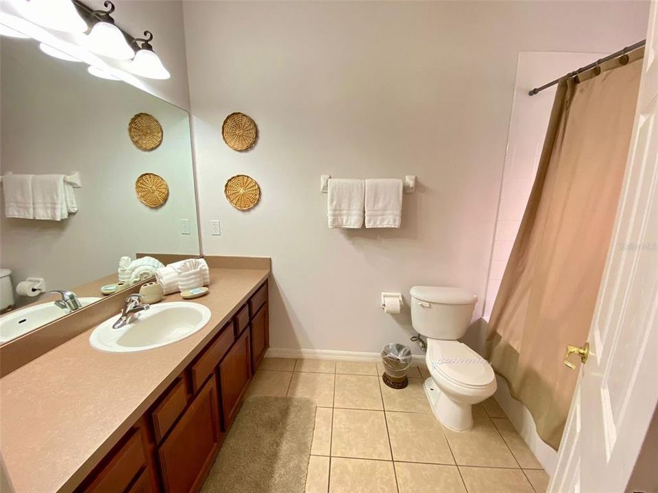 For Sale: $550,000 (7 beds, 6 baths, 2904 Square Feet)