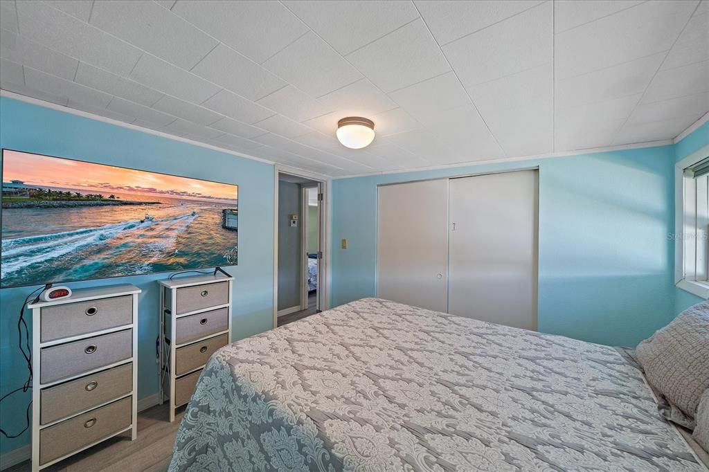 Active With Contract: $225,000 (2 beds, 2 baths, 813 Square Feet)