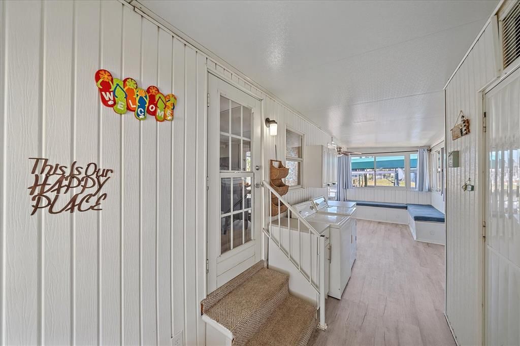 Active With Contract: $225,000 (2 beds, 2 baths, 813 Square Feet)