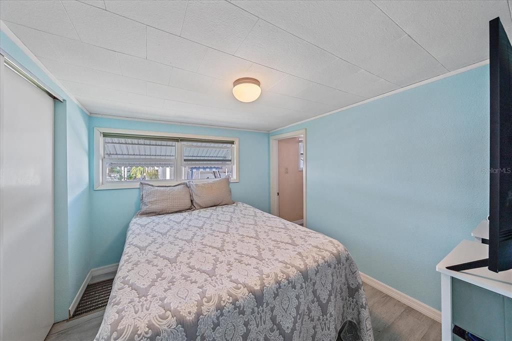 Active With Contract: $225,000 (2 beds, 2 baths, 813 Square Feet)