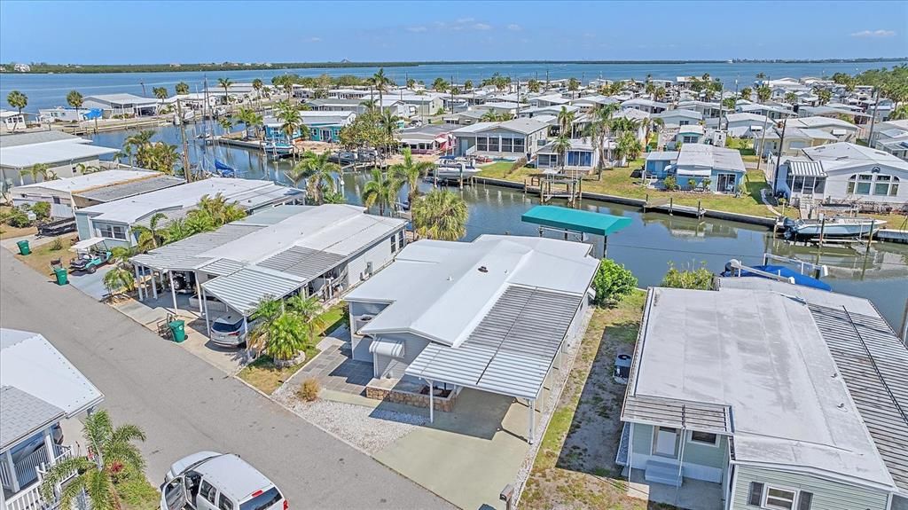 Active With Contract: $225,000 (2 beds, 2 baths, 813 Square Feet)