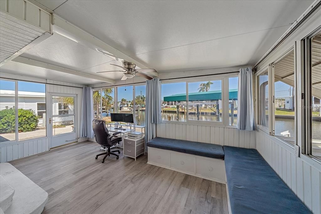 Active With Contract: $225,000 (2 beds, 2 baths, 813 Square Feet)