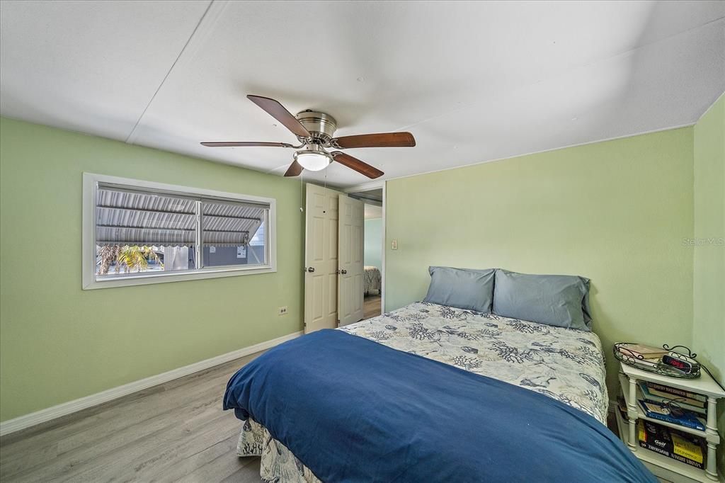 Active With Contract: $225,000 (2 beds, 2 baths, 813 Square Feet)