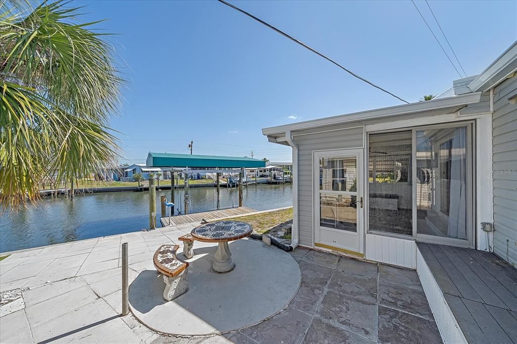 Active With Contract: $225,000 (2 beds, 2 baths, 813 Square Feet)