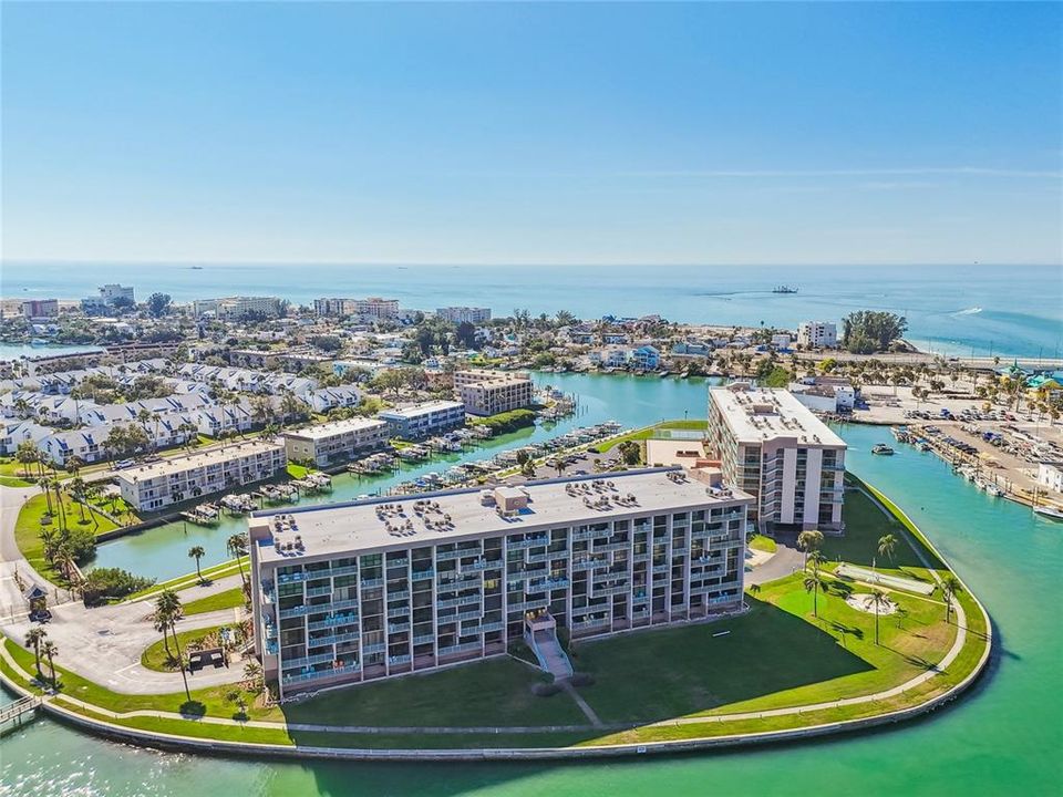 合同活跃: $339,000 (1 贝兹, 1 浴室, 915 平方英尺)