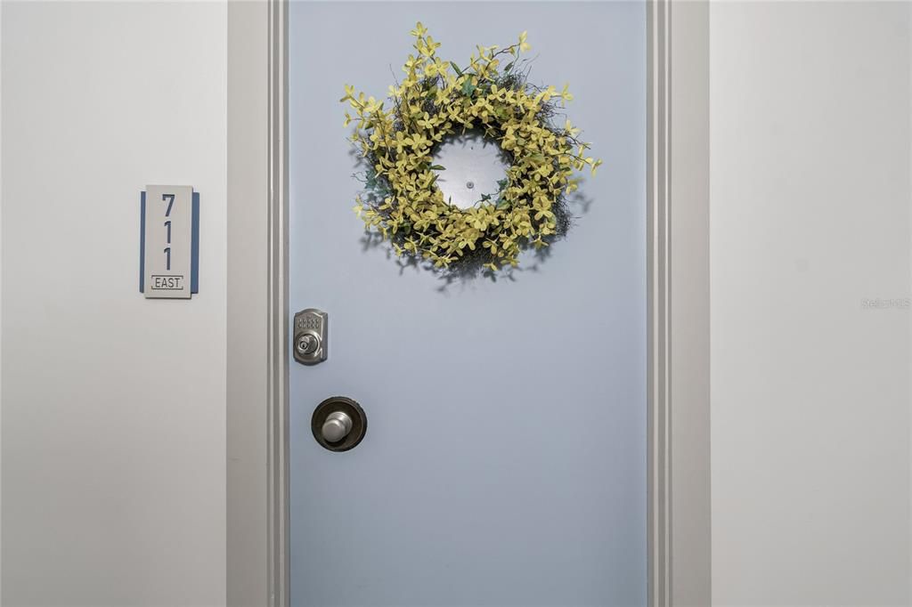 合同活跃: $339,000 (1 贝兹, 1 浴室, 915 平方英尺)