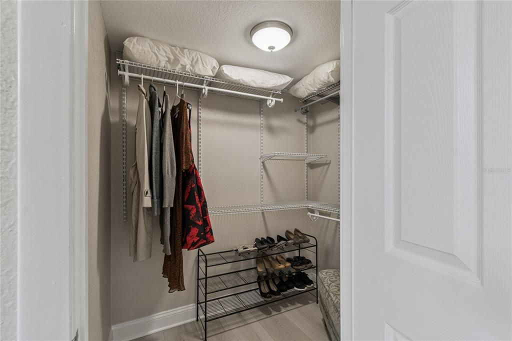 合同活跃: $339,000 (1 贝兹, 1 浴室, 915 平方英尺)