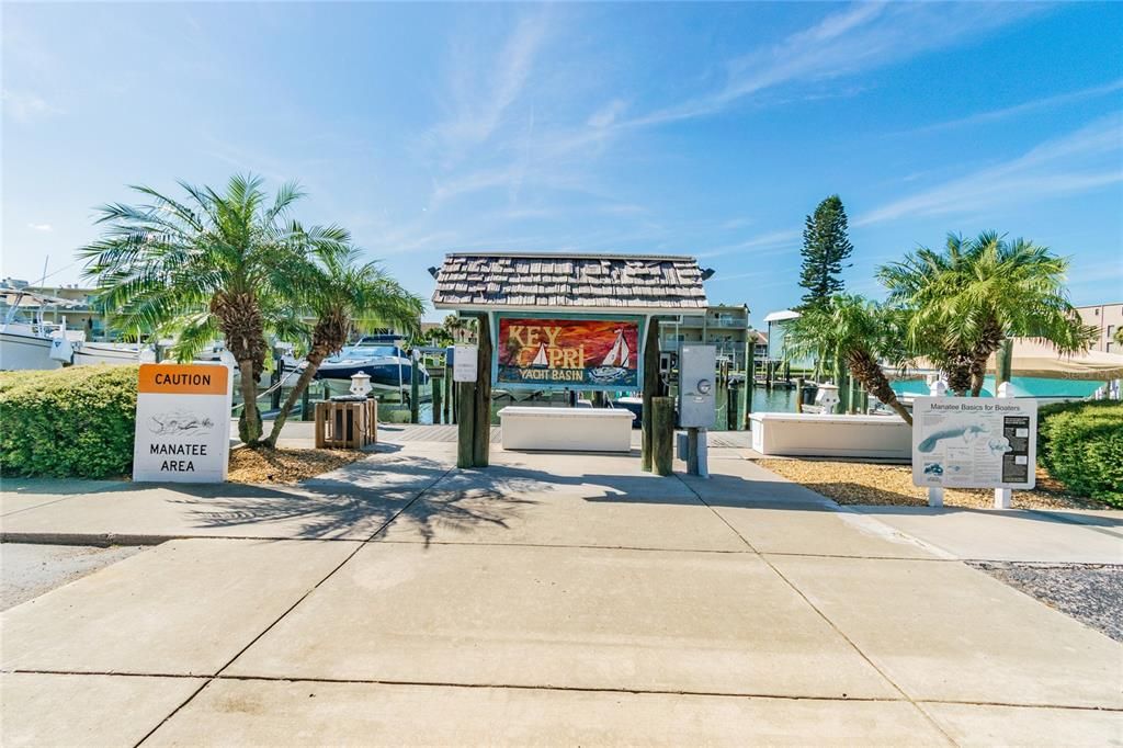 合同活跃: $339,000 (1 贝兹, 1 浴室, 915 平方英尺)