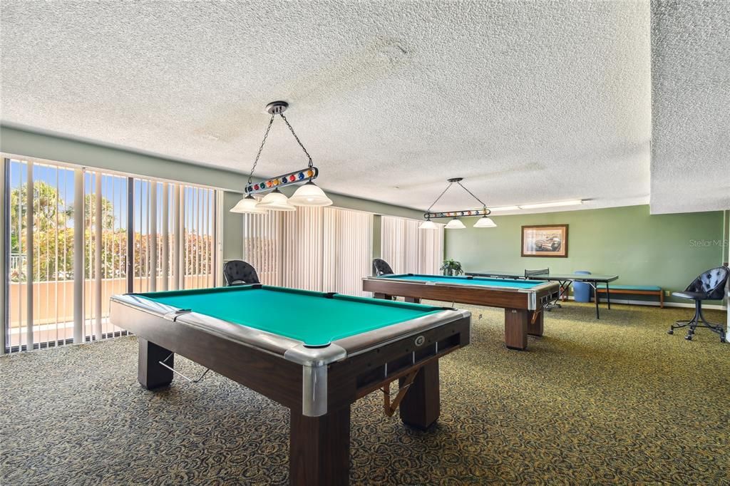 合同活跃: $339,000 (1 贝兹, 1 浴室, 915 平方英尺)