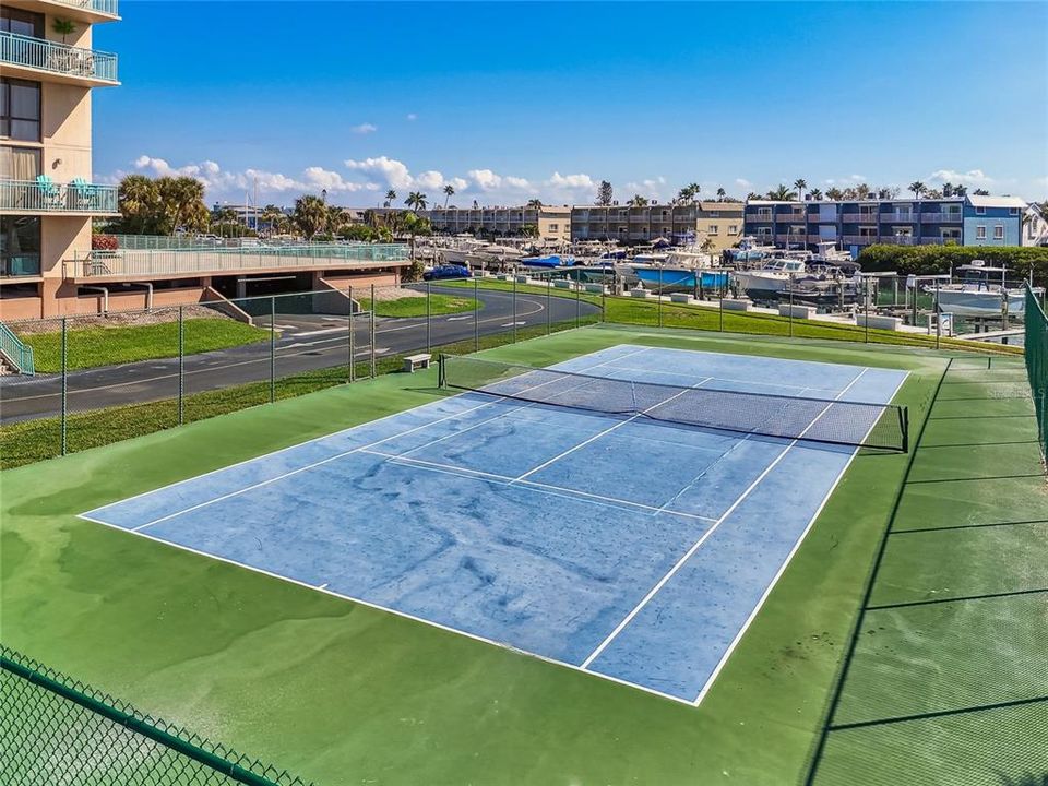 合同活跃: $339,000 (1 贝兹, 1 浴室, 915 平方英尺)