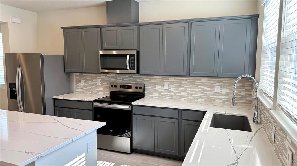 出租: $2,475 (3 贝兹, 2 浴室, 1652 平方英尺)