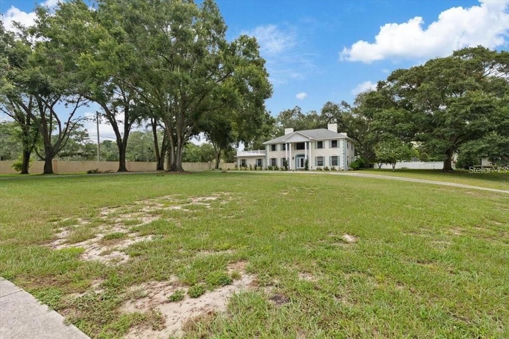 En Venta: $875,000 (4 camas, 3 baños, 3200 Pies cuadrados)