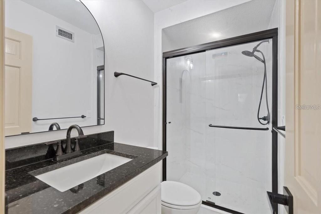 En Venta: $875,000 (4 camas, 3 baños, 3200 Pies cuadrados)