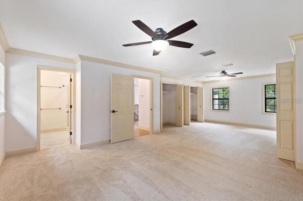 En Venta: $875,000 (4 camas, 3 baños, 3200 Pies cuadrados)