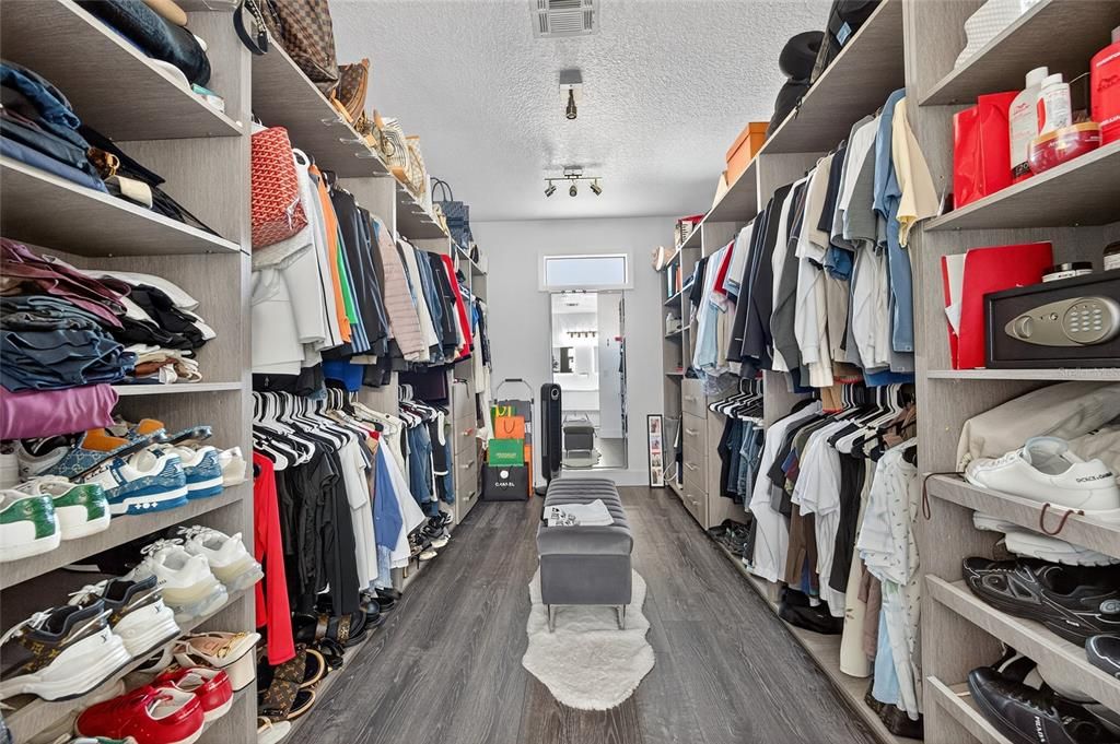 For Sale: $2,050,000 (5 beds, 5 baths, 4418 Square Feet)