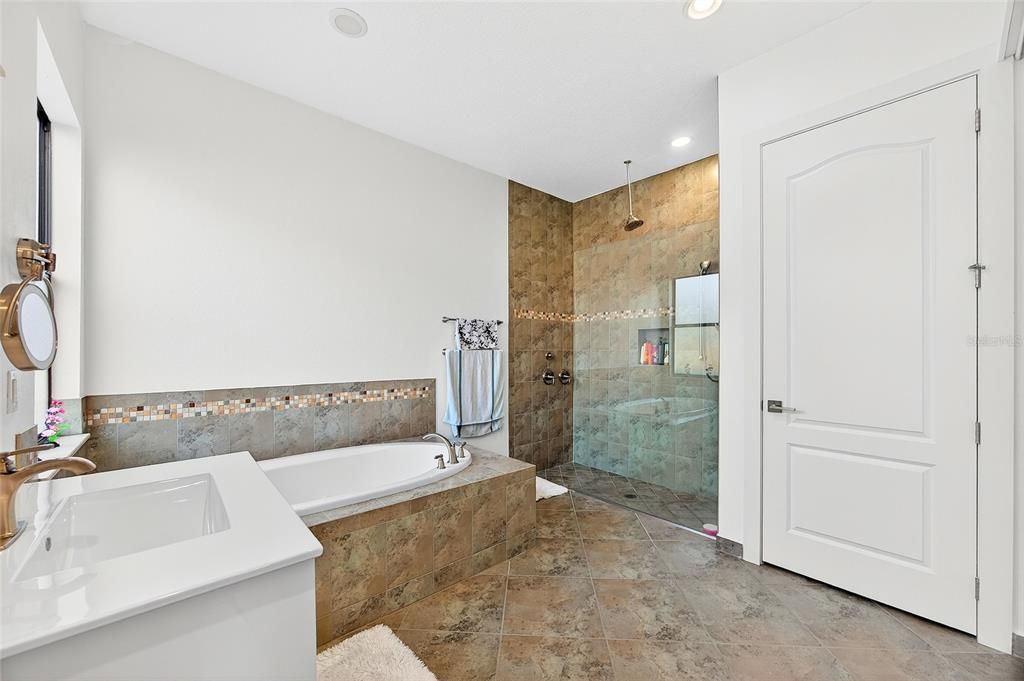 For Sale: $2,050,000 (5 beds, 5 baths, 4418 Square Feet)