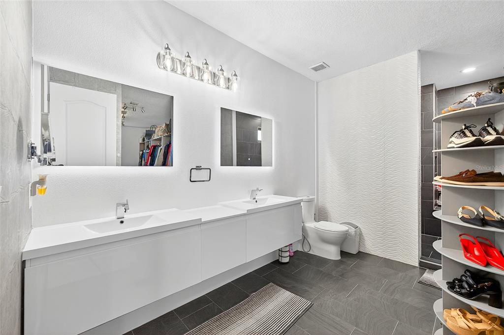 For Sale: $2,050,000 (5 beds, 5 baths, 4418 Square Feet)