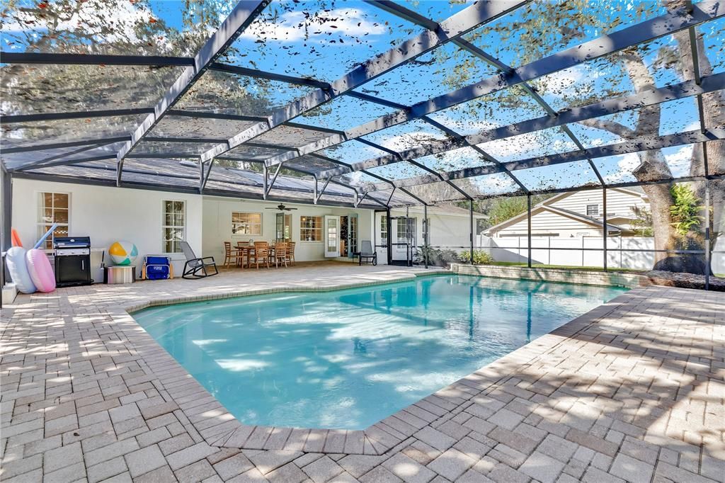 Activo con contrato: $945,000 (3 camas, 2 baños, 2095 Pies cuadrados)