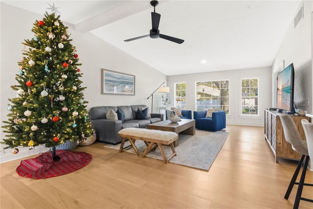 Activo con contrato: $945,000 (3 camas, 2 baños, 2095 Pies cuadrados)