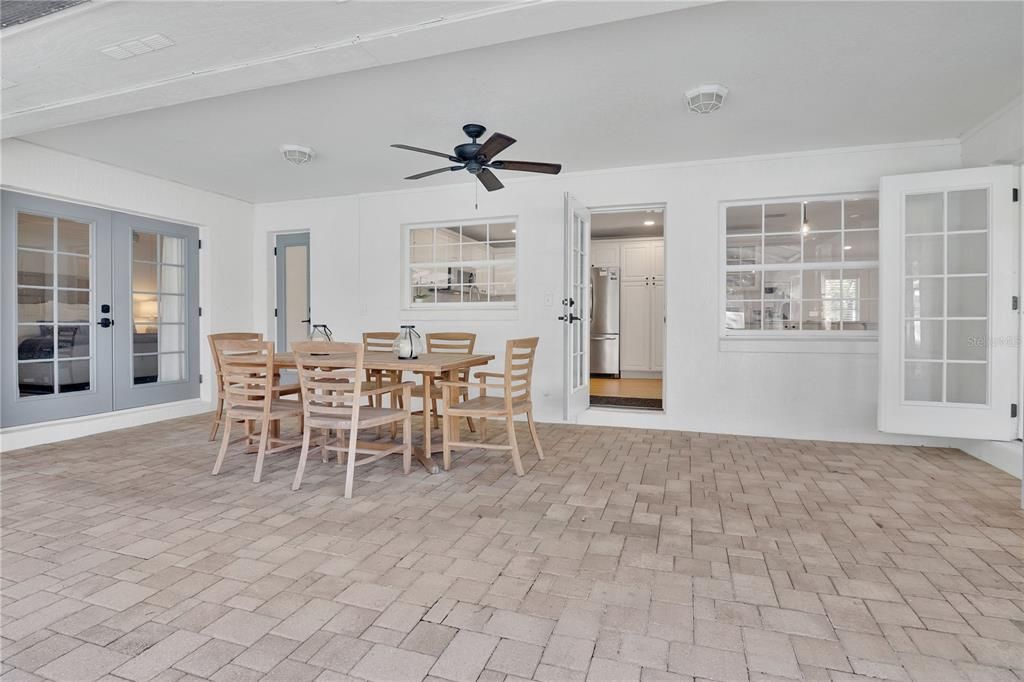 Activo con contrato: $945,000 (3 camas, 2 baños, 2095 Pies cuadrados)