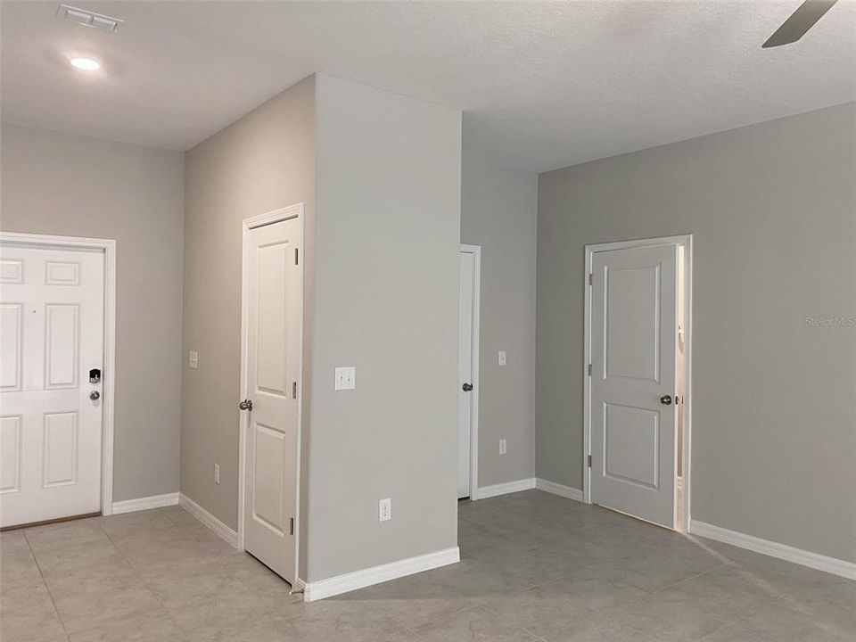 出租: $2,100 (3 贝兹, 2 浴室, 1666 平方英尺)