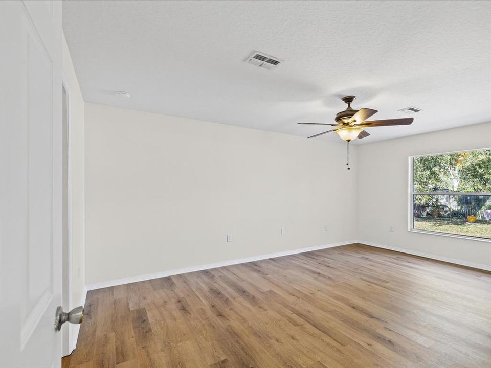 For Sale: $339,000 (3 beds, 2 baths, 1802 Square Feet)