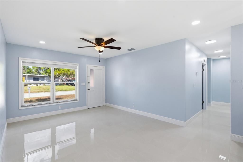 En Venta: $395,000 (4 camas, 2 baños, 1426 Pies cuadrados)