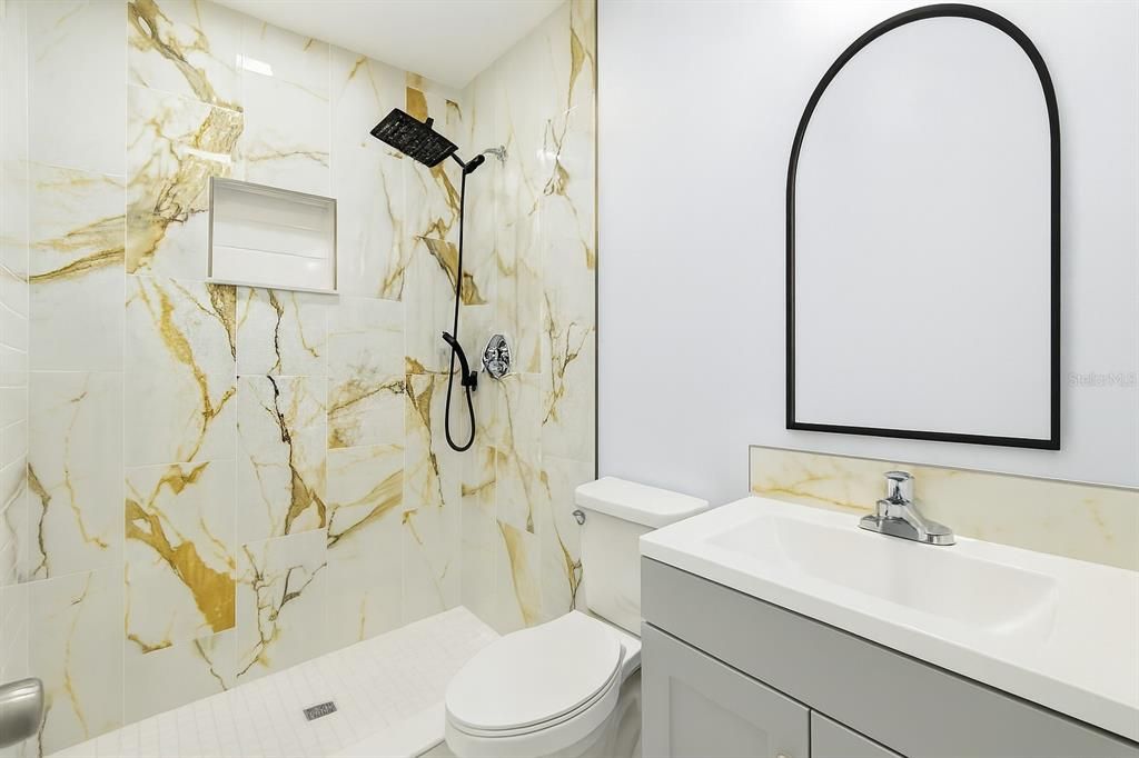 En Venta: $395,000 (4 camas, 2 baños, 1426 Pies cuadrados)