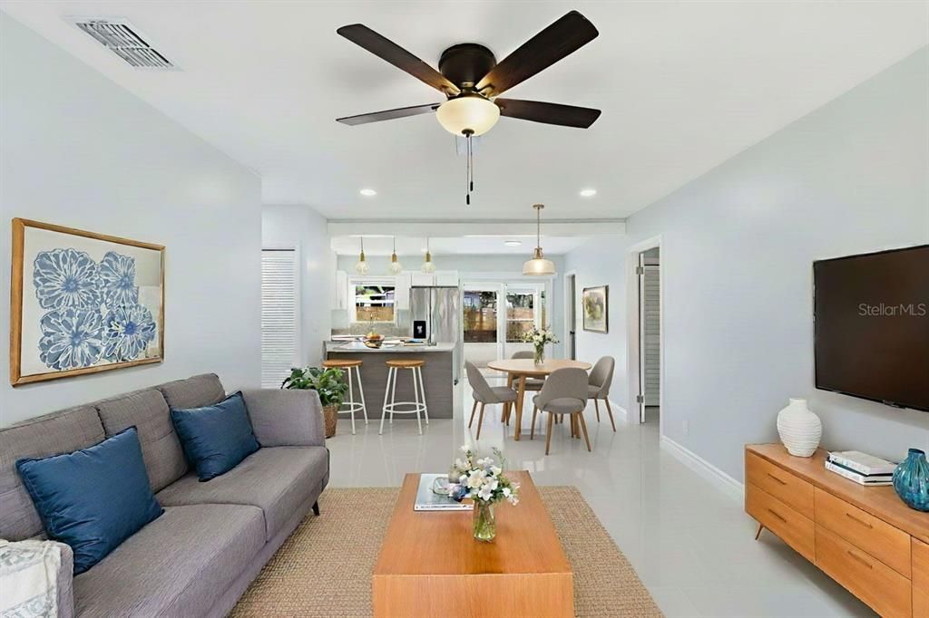 En Venta: $395,000 (4 camas, 2 baños, 1426 Pies cuadrados)