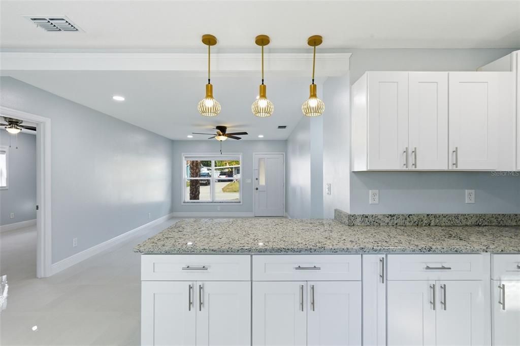 En Venta: $395,000 (4 camas, 2 baños, 1426 Pies cuadrados)