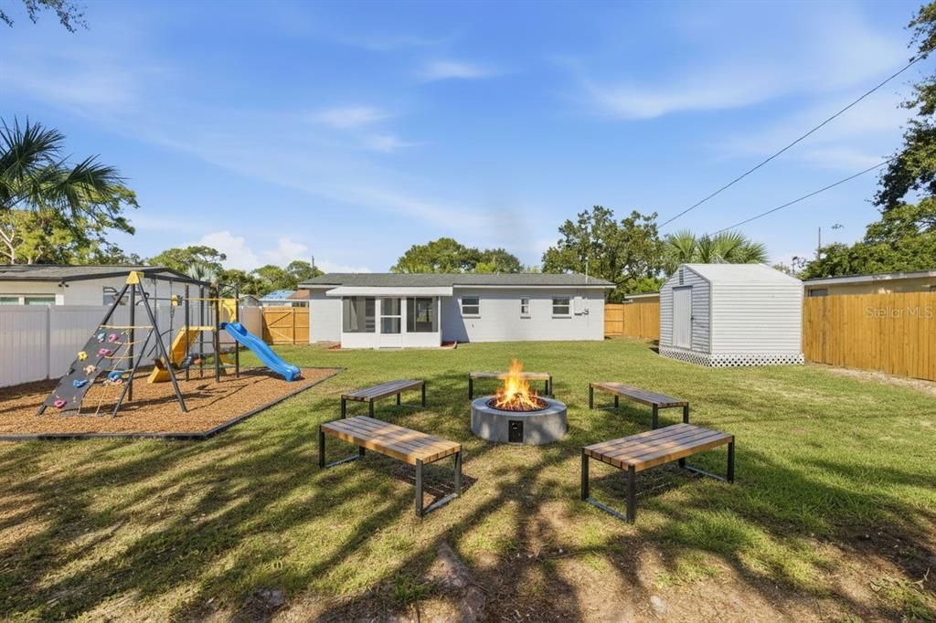 En Venta: $395,000 (4 camas, 2 baños, 1426 Pies cuadrados)