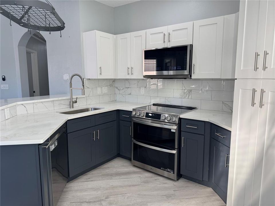 出租: $2,100 (2 贝兹, 2 浴室, 1353 平方英尺)