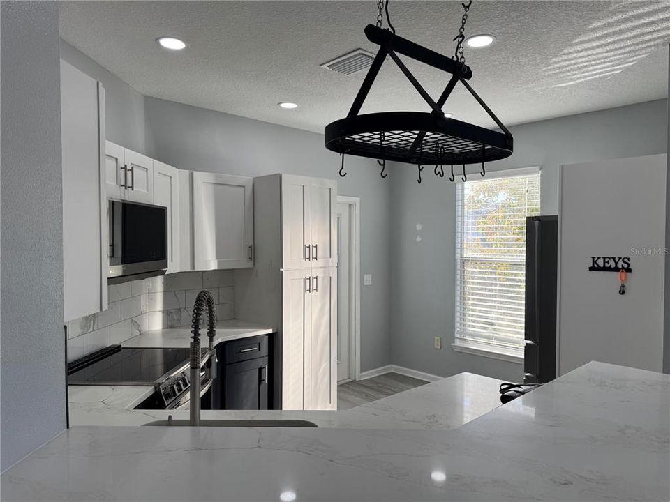 出租: $2,100 (2 贝兹, 2 浴室, 1353 平方英尺)