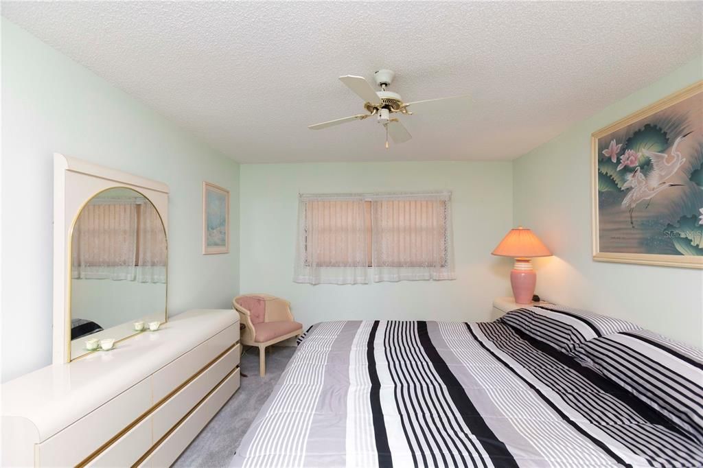 For Sale: $198,000 (2 beds, 2 baths, 1162 Square Feet)