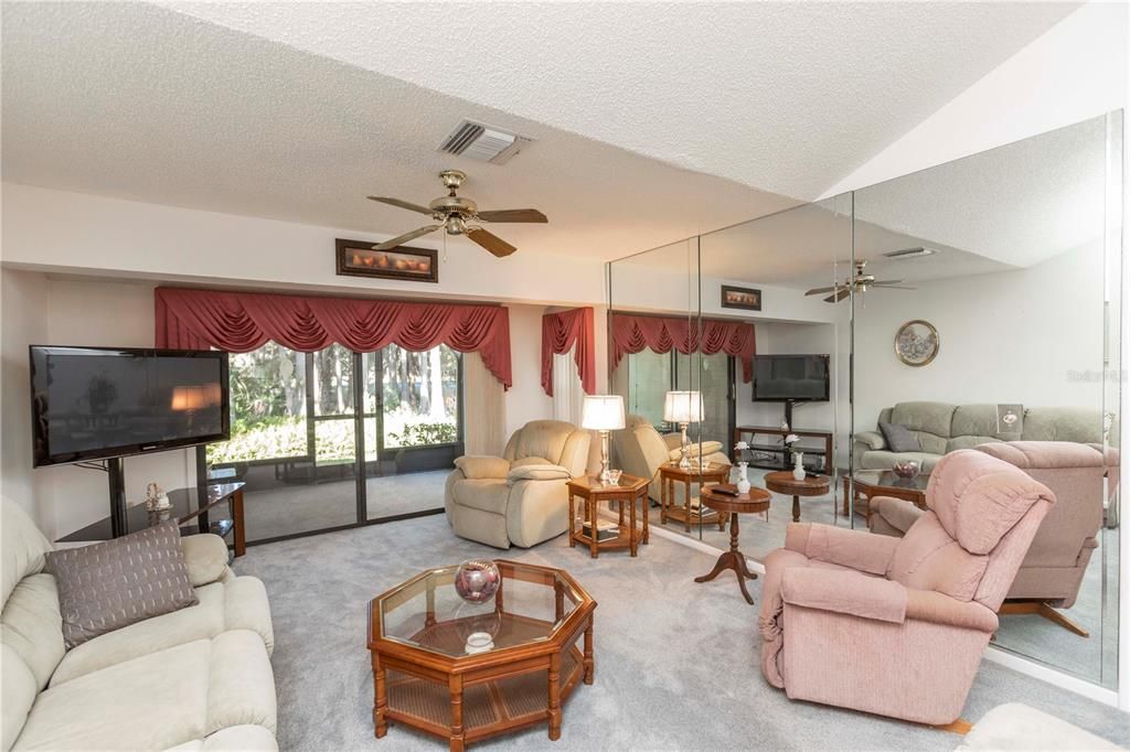 For Sale: $198,000 (2 beds, 2 baths, 1162 Square Feet)