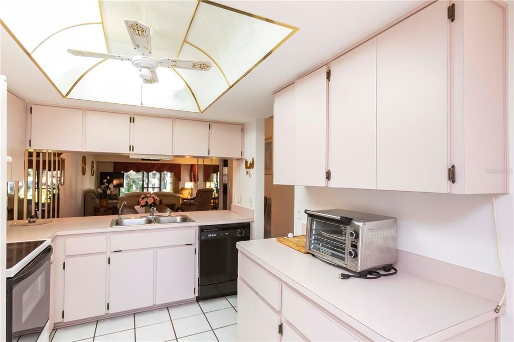 For Sale: $198,000 (2 beds, 2 baths, 1162 Square Feet)