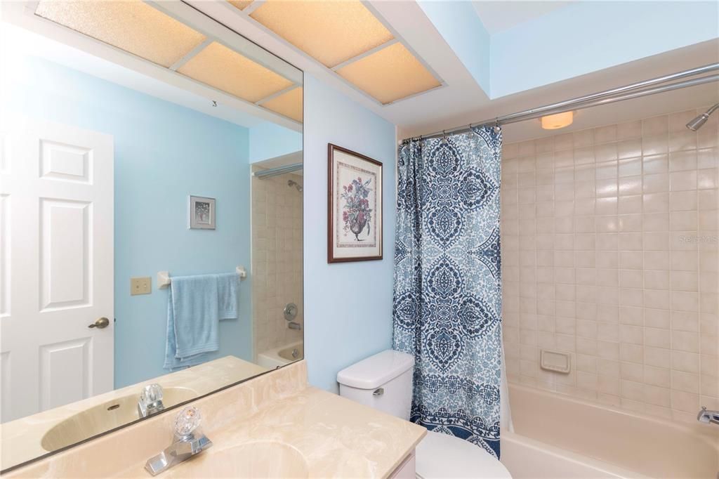 For Sale: $198,000 (2 beds, 2 baths, 1162 Square Feet)