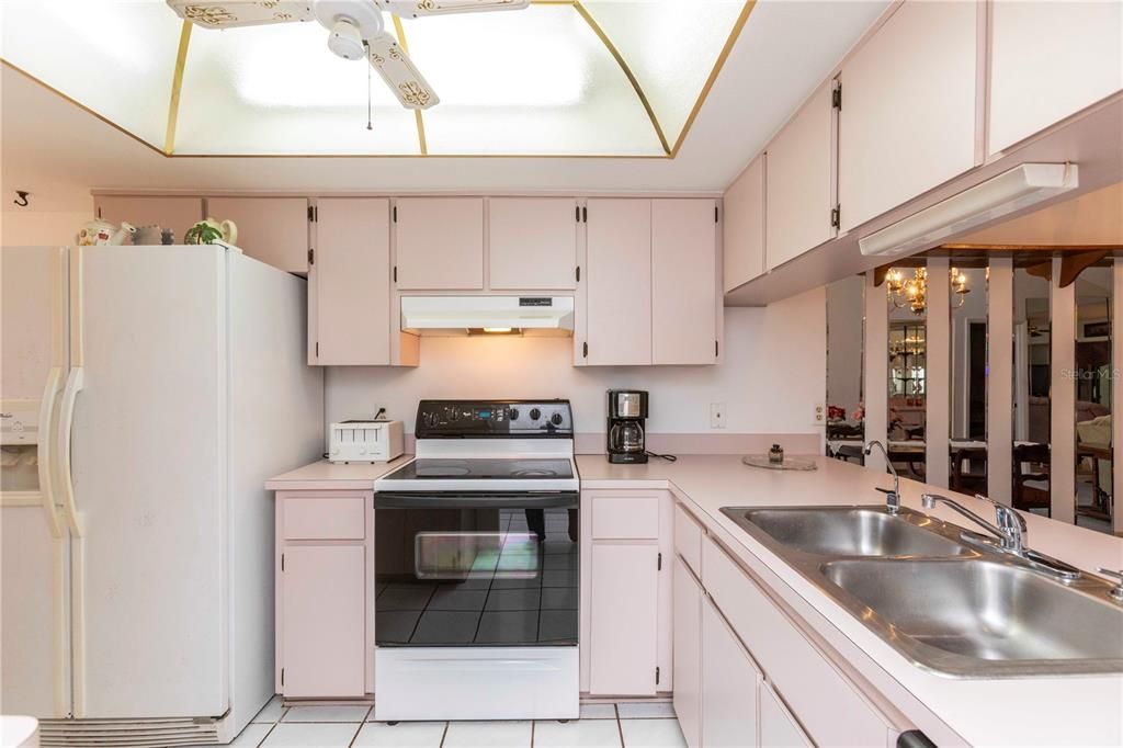 For Sale: $198,000 (2 beds, 2 baths, 1162 Square Feet)