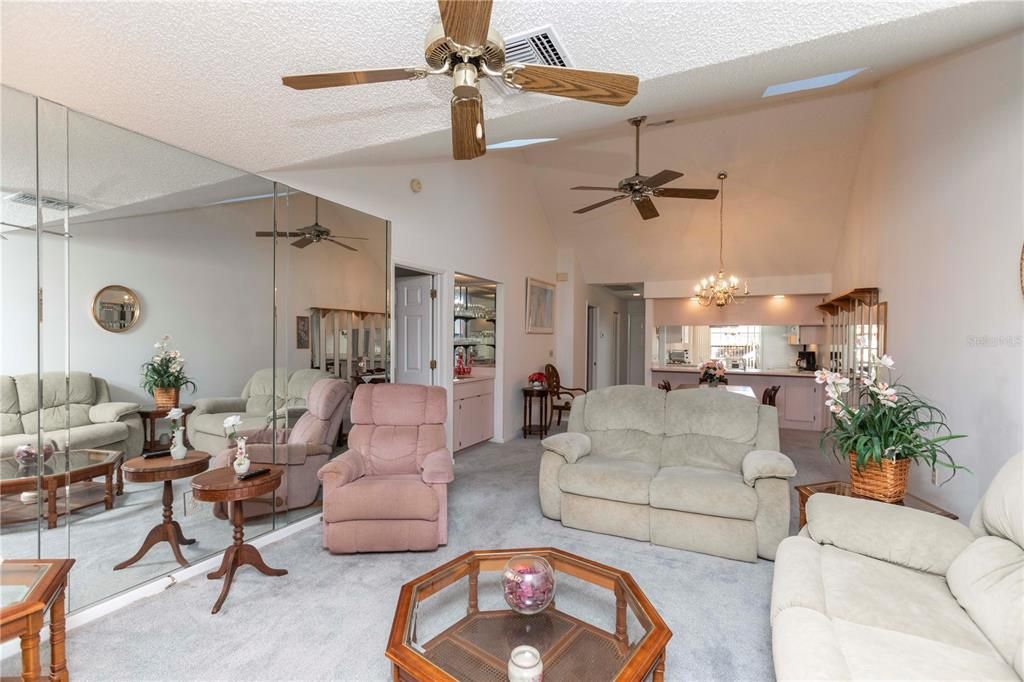 For Sale: $198,000 (2 beds, 2 baths, 1162 Square Feet)