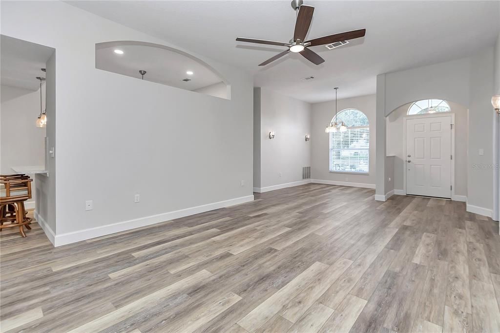 For Sale: $359,900 (3 beds, 2 baths, 1548 Square Feet)