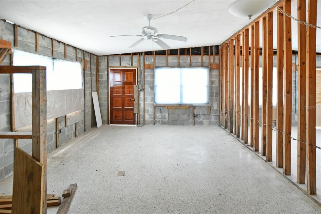 For Sale: $325,000 (2 beds, 0 baths, 1170 Square Feet)